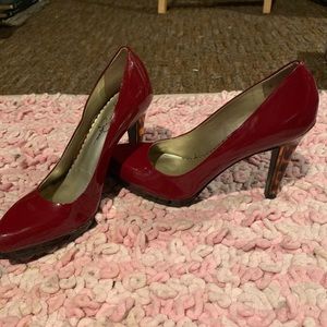 Jessica Simpson patent leather tortoise shell heel